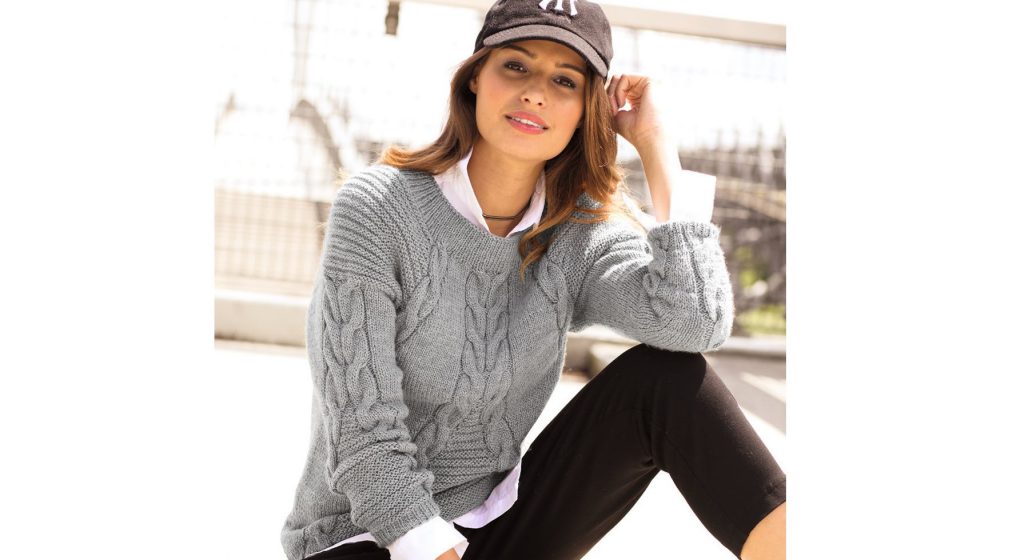 Джемпер с “косами”.