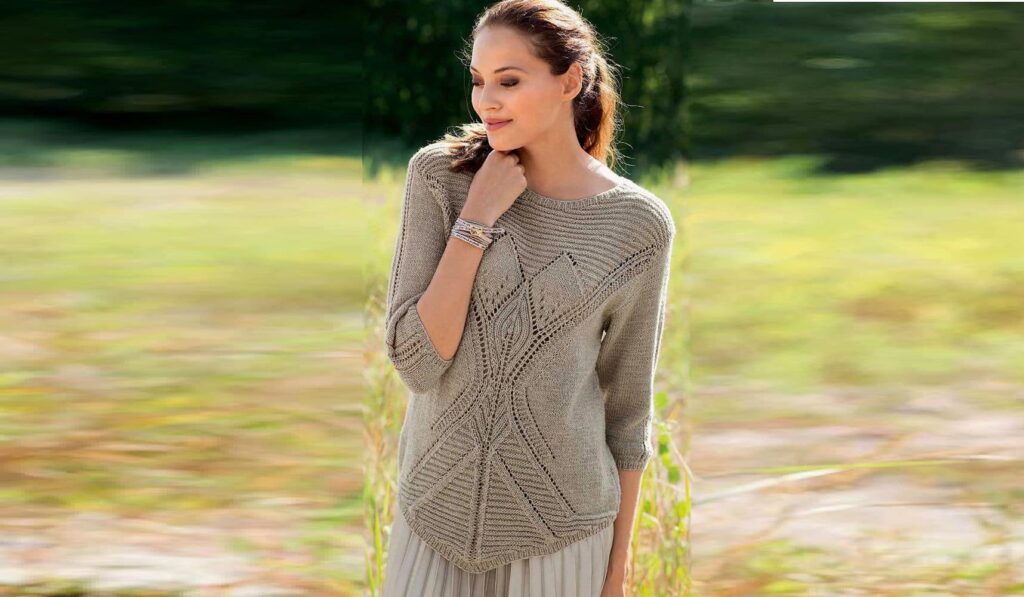 Бежевый пуловер с узором из “листьев”