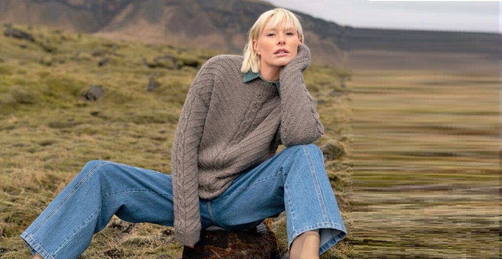 Пуловер с диагональным узором «Косы»