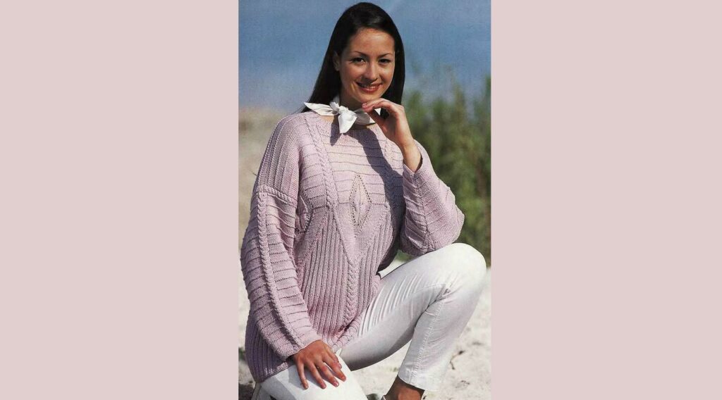 Розовый узорчатый пуловер