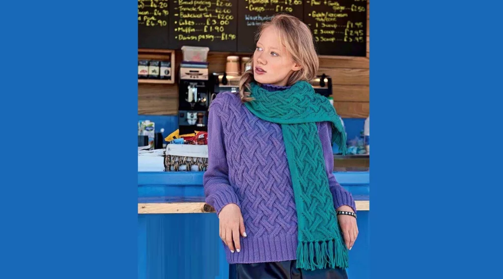Пуловер и шарф с плетеным узором