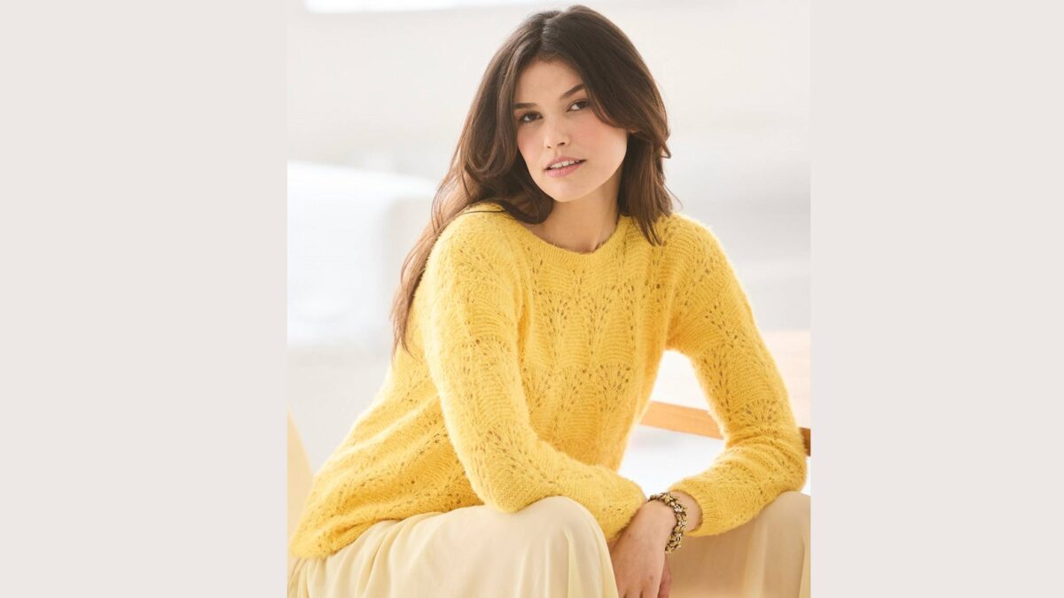 Желтый ажурный пуловер с круглой горловиной