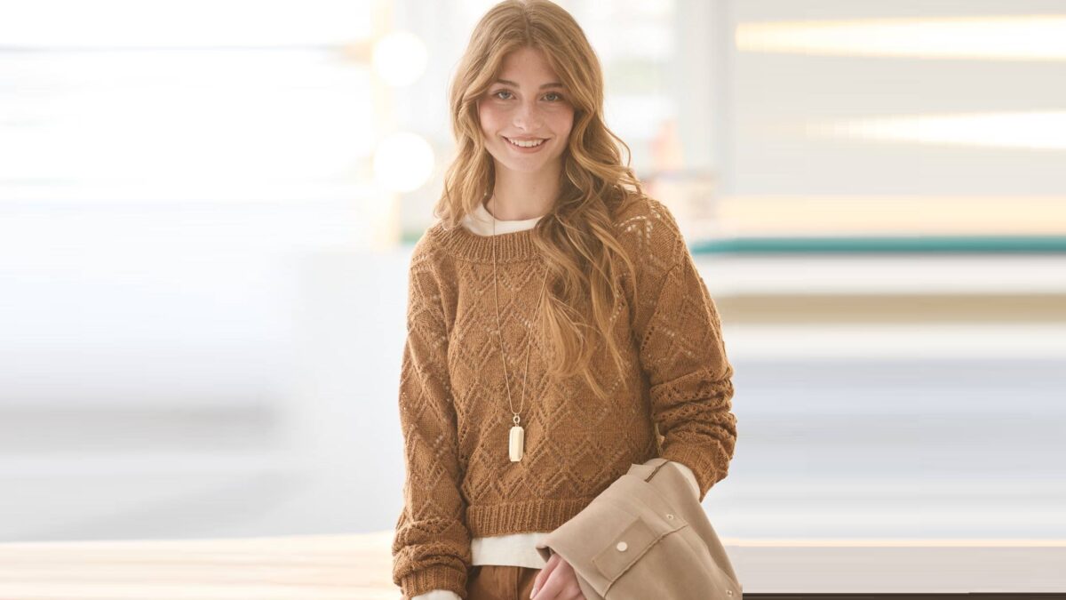 Ажурный пуловер с приспущенными проймами