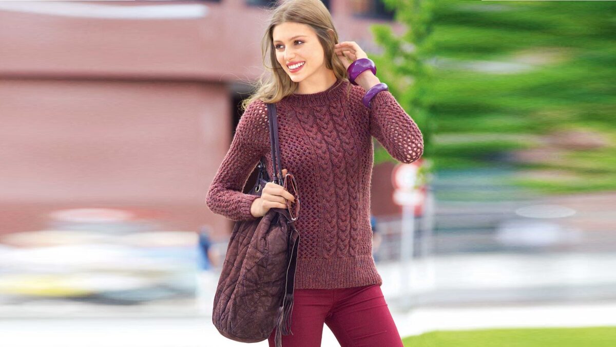 Пуловер с сетчатым узором и «косами»