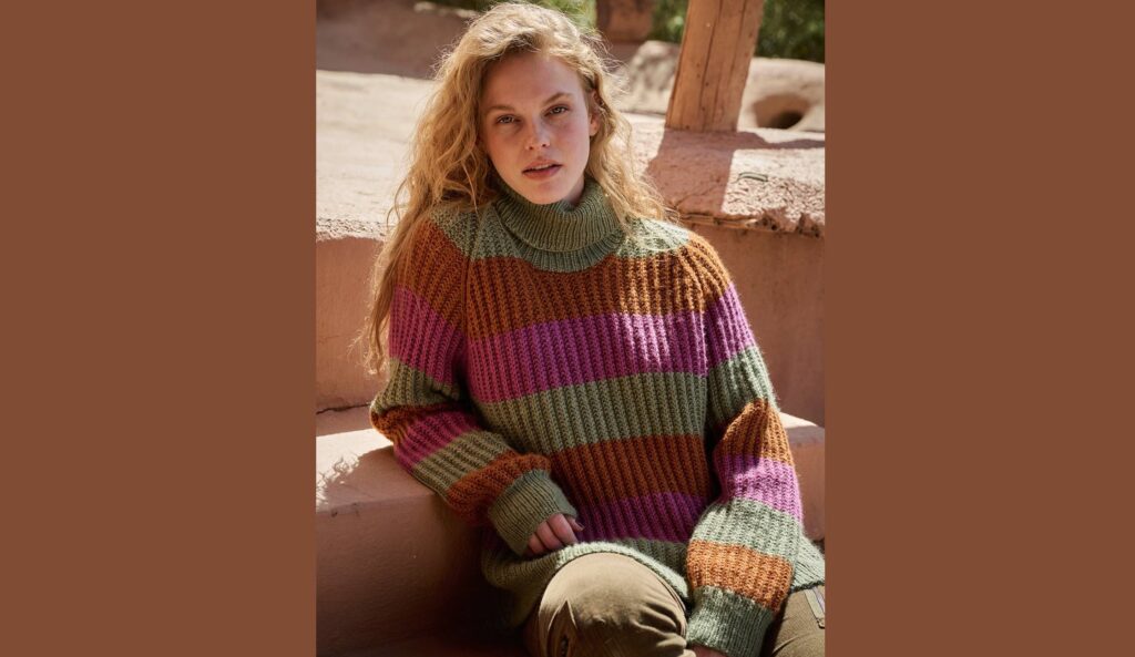 Полосатый пуловер реглан патентным узором