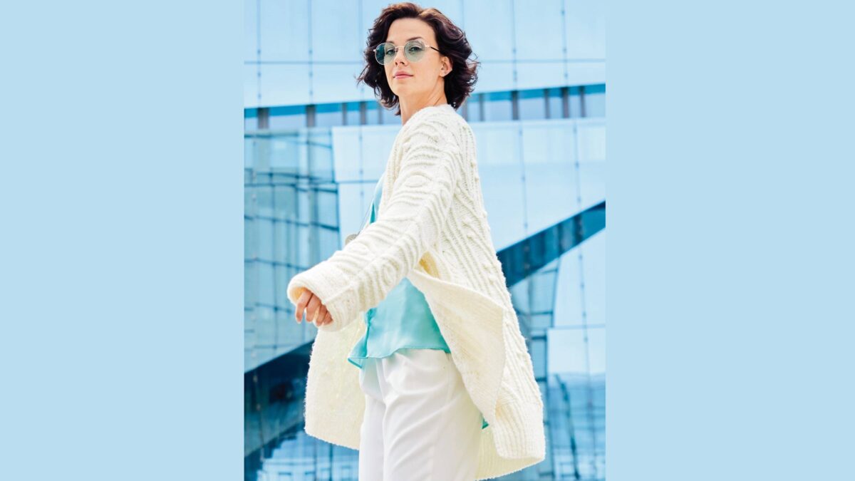 Белый кардиган оверсайз с цельновязаным рукавом и фантазийным узором с «шишечками»