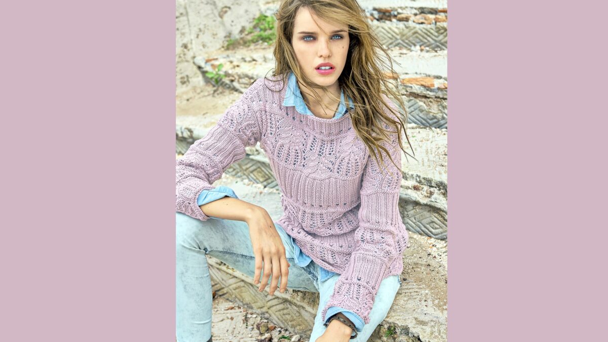 Лиловый пуловер спицами