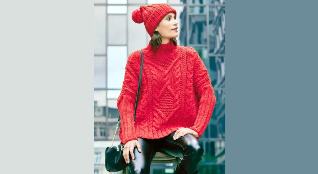 Пуловер с «косами» и шапка с помпоном