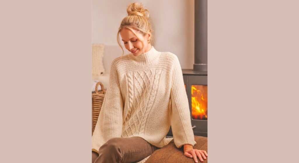 Пуловер со структурным узором и «косами»