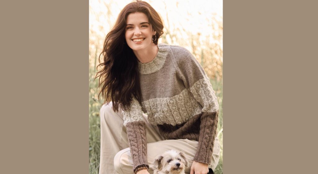 Пуловер с широкими цветными полосами