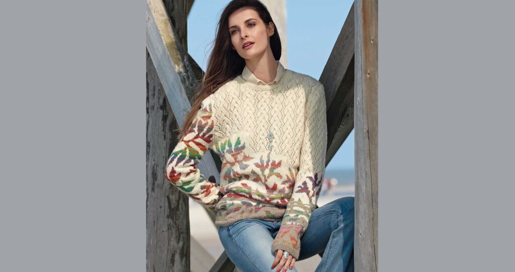 Ажурный джемпер с цветочным рисунком