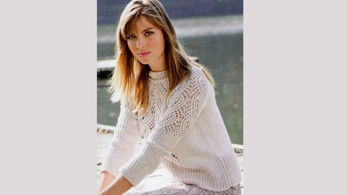 Белый джемпер с ажурной кокеткой