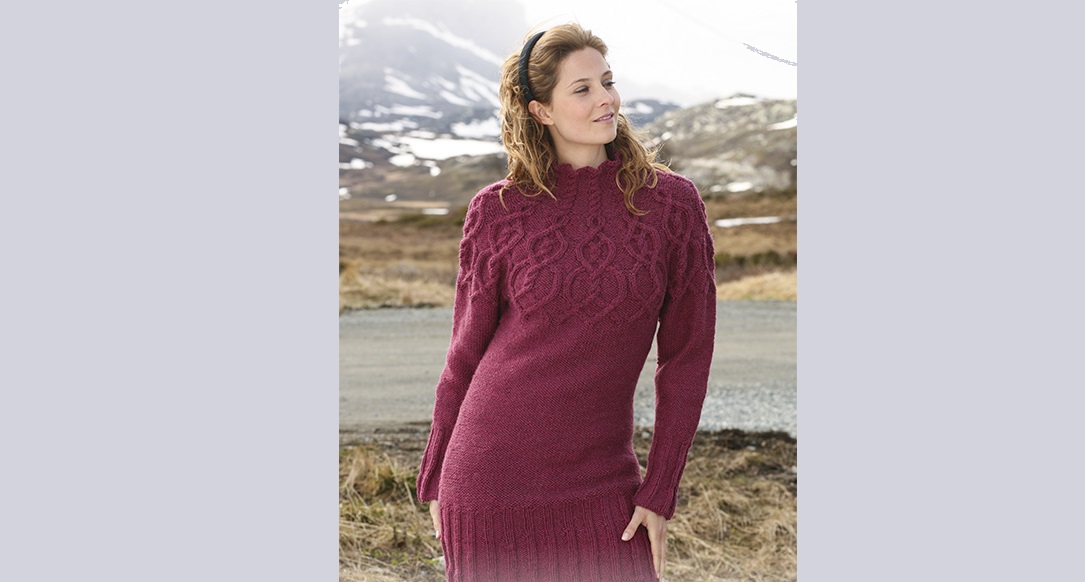 Вязаная туника-реглан с узорной кокеткой