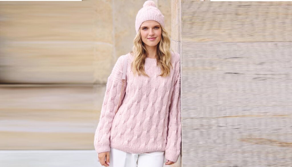 Пуловер и шапка с узором из «кос»