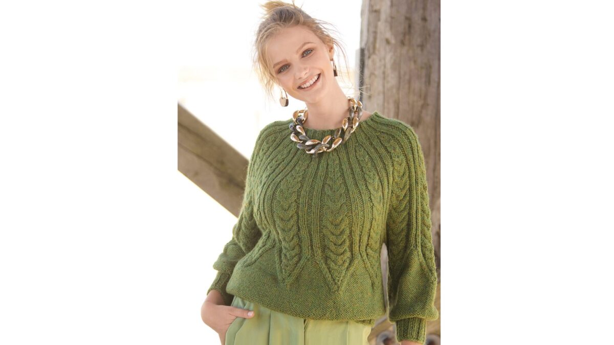  Пуловер с круглой кокеткой и резинкой из «кос»