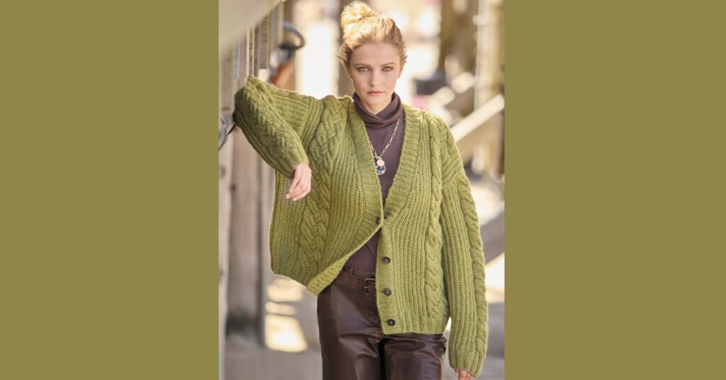 Объемный кардиган с широкими «косами»