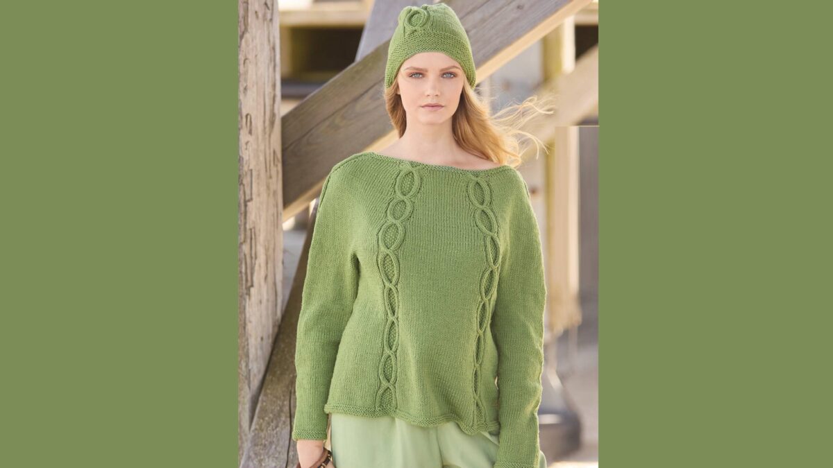 Связанный сверху вниз пуловер и шапка