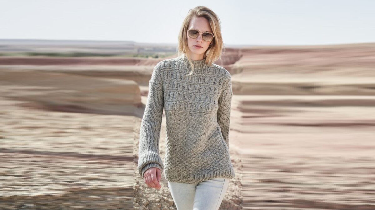 Джемпер со связанными поперек рукавами