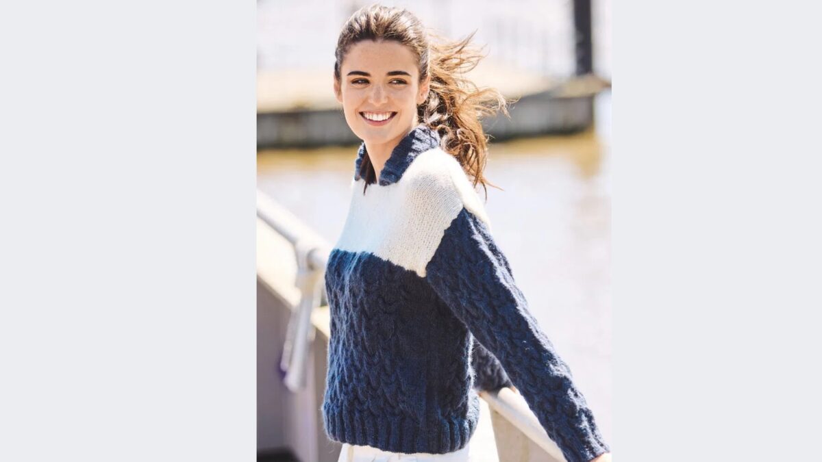 Пуловер с кокеткой и отложным воротником