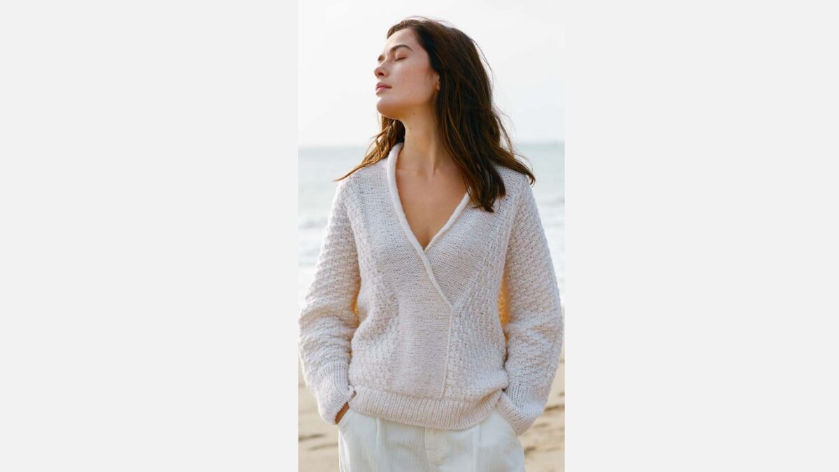 Пуловер с v-образным вырезом