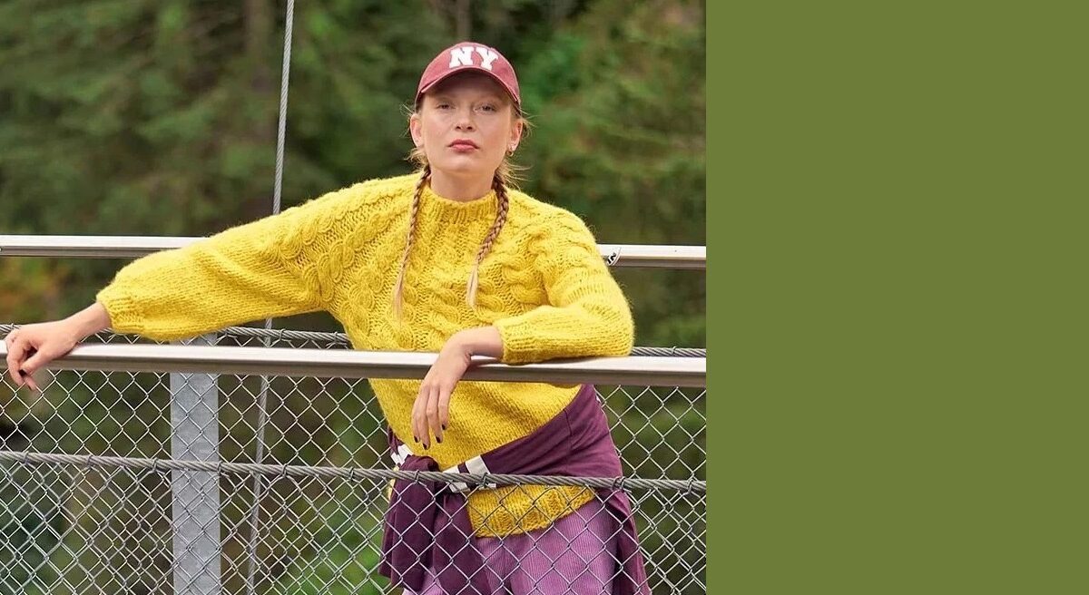 Желтый пуловер с кокеткой BIANCA