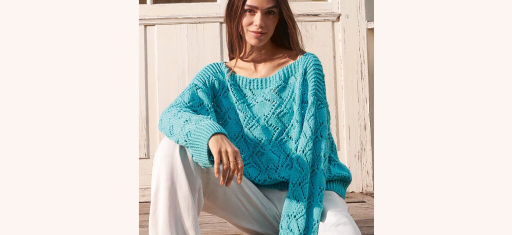 Бирюзовый пуловер оверсайз с фантазийным ажуром