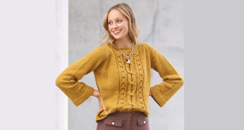 Горчичный пуловер реглан с «косами»