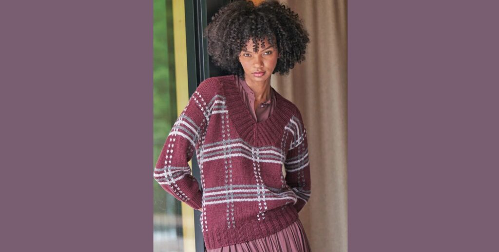 Бордовый пуловер в клетку