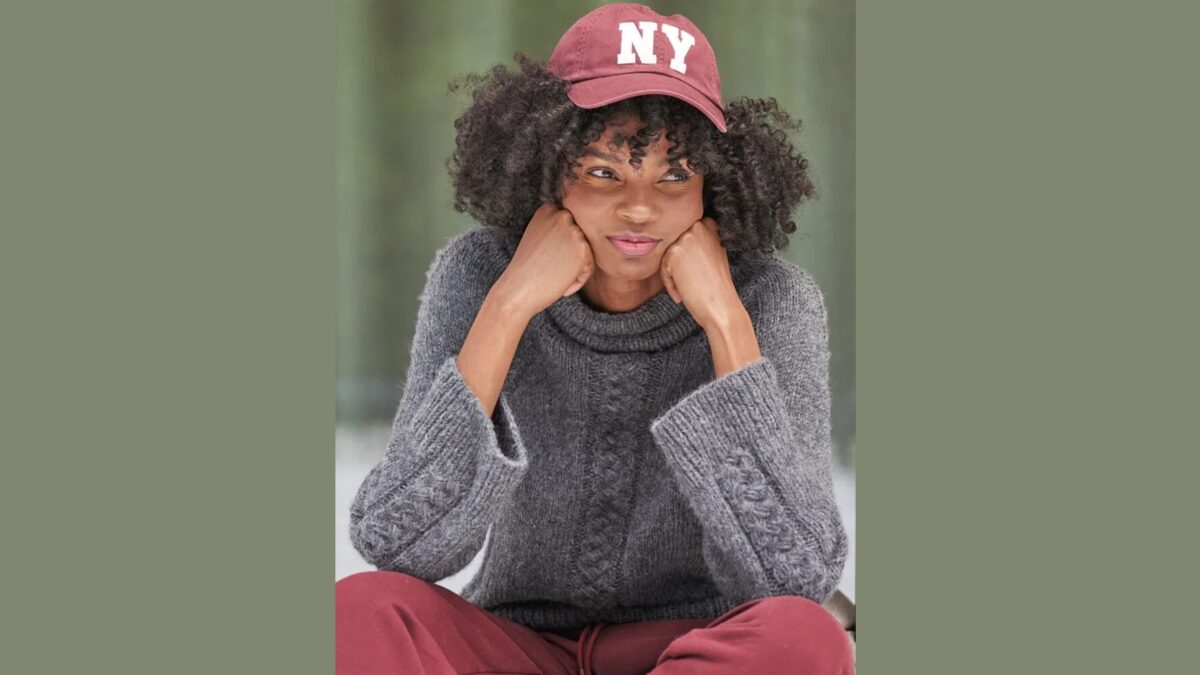 Бесшовный пуловер с «косами»