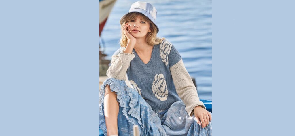 Пуловер с розами в технике интарсии