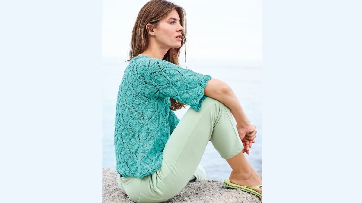  Пуловер с ажурными ромбами