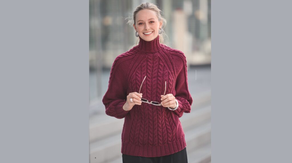 Пуловер реглан с «косами» и высоким воротником