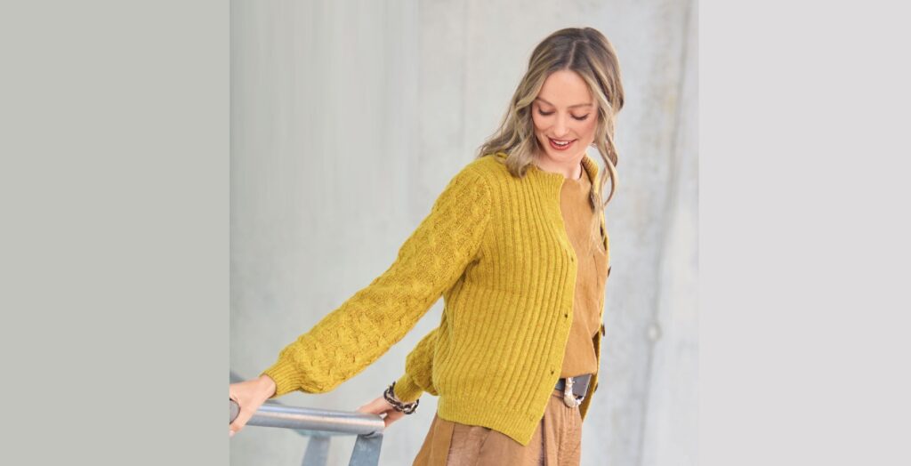 Вязаный жакет с воротником и лацканами